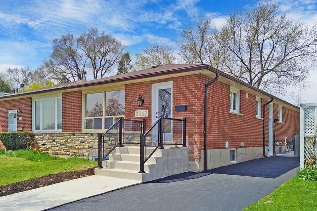 3317 Strabane Dr, House semidetached with 3 bedrooms, 4 bathrooms and 5 parking in Mississauga ON | Image 1