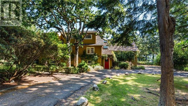 2550 Queenswood Dr, House detached with 5 bedrooms, 3 bathrooms and 8 parking in Saanich BC | Image 22