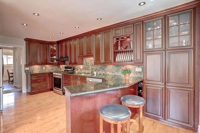 2254 Malden Crt, House detached with 4 bedrooms, 2 bathrooms and 4 parking in Mississauga ON | Image 6