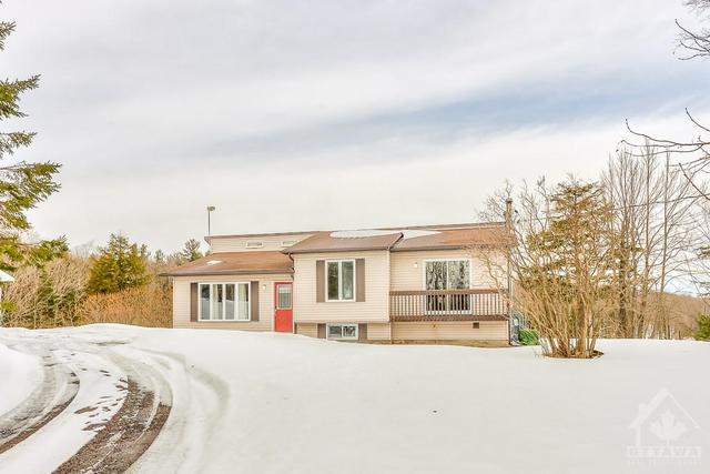 3676 Wolfgrove Road, House detached with 3 bedrooms, 1 bathrooms and 6 parking in Lanark Highlands ON | Image 2