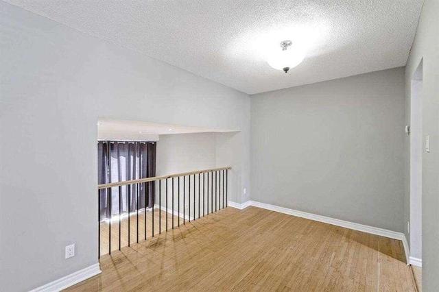 21 - 90 Castlebury Cres, Townhouse with 3 bedrooms, 2 bathrooms and 2 parking in Toronto ON | Image 4