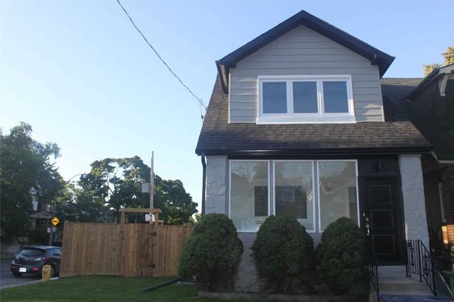 2069 Gerrard St E, House detached with 3 bedrooms, 2 bathrooms and 1 parking in Toronto ON | Image 1