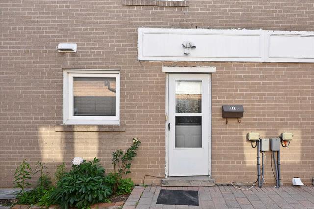 128 Townhouse Cres, Townhouse with 3 bedrooms, 2 bathrooms and 2 parking in Brampton ON | Image 12