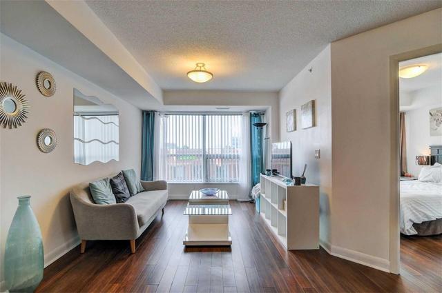 214 - 75 Norman Bethune Ave, Condo with 1 bedrooms, 1 bathrooms and 1 parking in Richmond Hill ON | Image 2