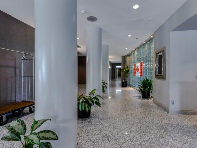 Ph3 - 50 Eglinton Ave W, Condo with 1 bedrooms, 1 bathrooms and 1 parking in Mississauga ON | Image 6