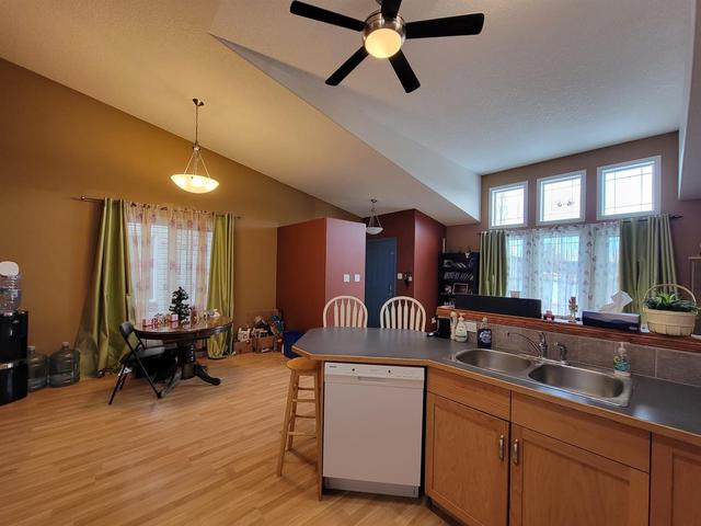 346 Lynx Crescent N, Home with 3 bedrooms, 2 bathrooms and 1 parking in Lethbridge County AB | Image 3