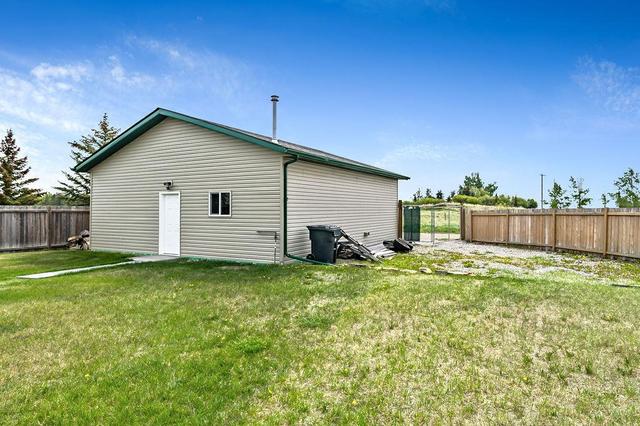 13 Scot Close, House detached with 2 bedrooms, 1 bathrooms and 4 parking in Foothills County AB | Image 34