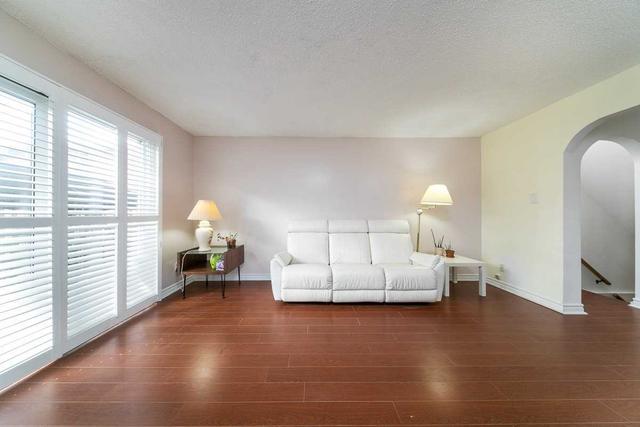 88 Porterfield Cres, Townhouse with 3 bedrooms, 2 bathrooms and 2 parking in Markham ON | Image 6
