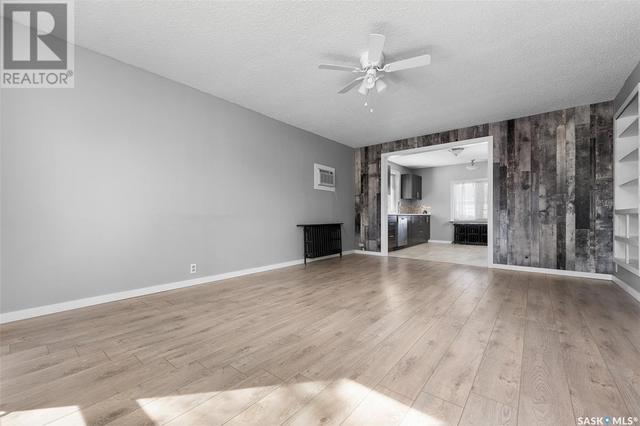 712 Main Street S, House detached with 2 bedrooms, 2 bathrooms and null parking in Moose Jaw SK | Image 4