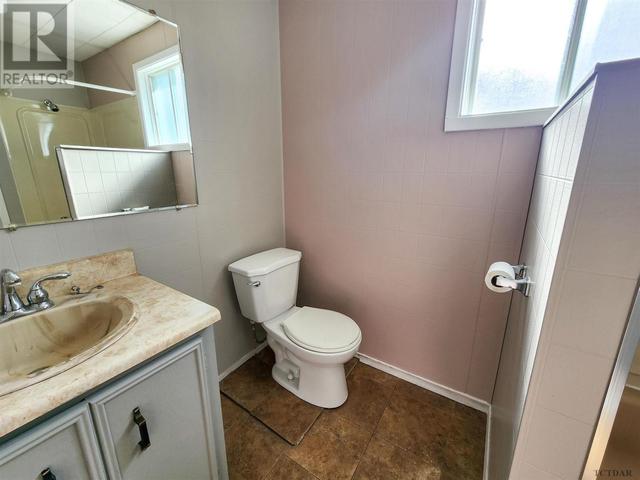 133 Buckingham Ave, House detached with 2 bedrooms, 2 bathrooms and null parking in Iroquois Falls ON | Image 20