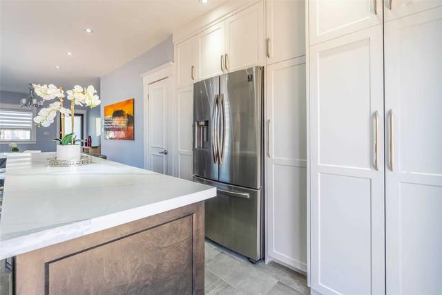 902 Woodbine Ave, House semidetached with 3 bedrooms, 3 bathrooms and 2 parking in Toronto ON | Image 2