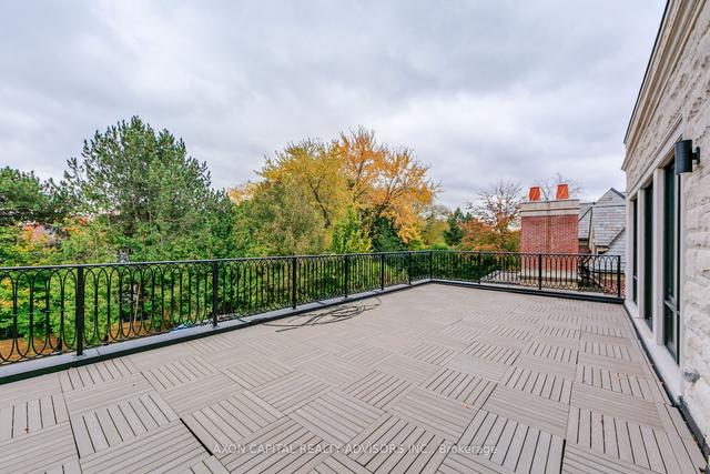 17 Chieftain Cres, House detached with 5 bedrooms, 9 bathrooms and 11 parking in Toronto ON | Image 11