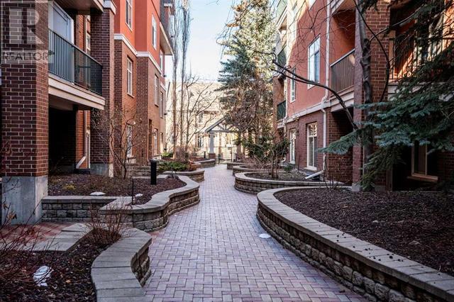 courtyard in building | Image 26