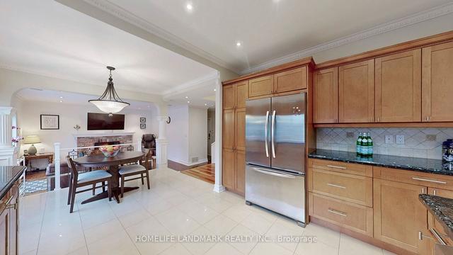 11 Caravan Dr, House detached with 4 bedrooms, 4 bathrooms and 4 parking in Toronto ON | Image 3