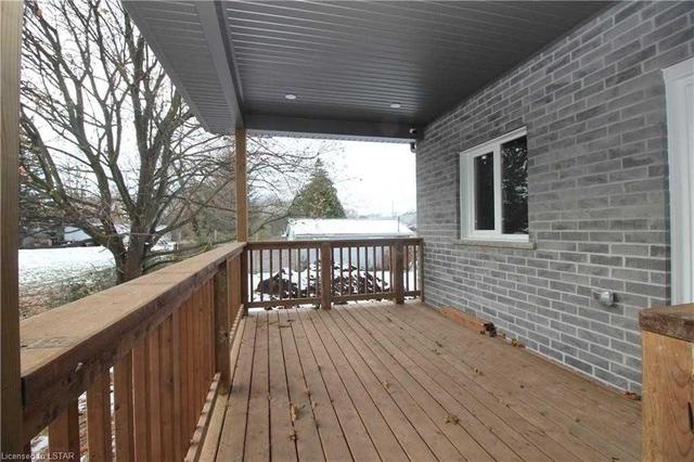 725 Huron St, House detached with 3 bedrooms, 3 bathrooms and 4 parking in London ON | Image 2