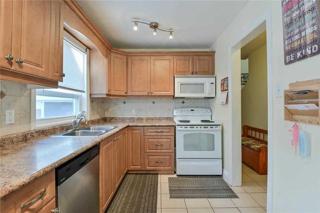 78 Mccaul St, House detached with 3 bedrooms, 2 bathrooms and 5 parking in Brampton ON | Image 3
