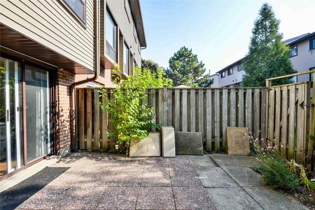 35 Carleton Pl, Townhouse with 3 bedrooms, 2 bathrooms and 2 parking in Brampton ON | Image 32