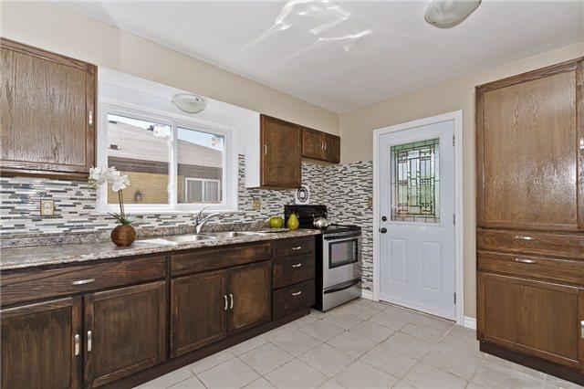 3644 Anniversary Rd, House semidetached with 3 bedrooms, 2 bathrooms and 4 parking in Mississauga ON | Image 10