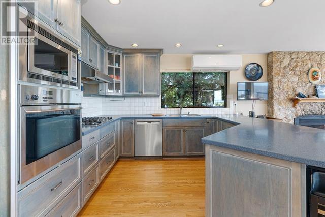 2810 Bellevue Avenue, House detached with 4 bedrooms, 4 bathrooms and 2 parking in West Vancouver BC | Image 14