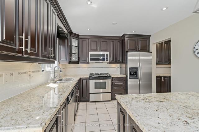 29 Forsyth Cres, House detached with 4 bedrooms, 4 bathrooms and 6 parking in Halton Hills ON | Image 6