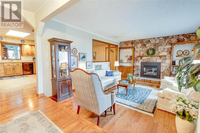 2225 Big Creek Road, House detached with 3 bedrooms, 2 bathrooms and null parking in Lakeshore ON | Image 5