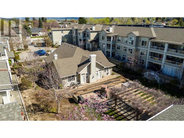 210 - 515 Houghton Road, Condo with 2 bedrooms, 2 bathrooms and null parking in Kelowna BC | Image 3