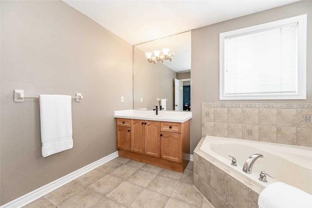 86 Mcarthur Dr, Condo with 3 bedrooms, 4 bathrooms and 4 parking in Guelph ON | Image 15