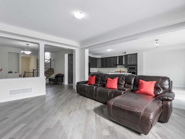 53 Chorus Cres, House detached with 4 bedrooms, 3 bathrooms and 4 parking in Vaughan ON | Image 3