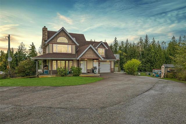 9255 Firehall Frontage Road, House detached with 4 bedrooms, 5 bathrooms and null parking in Columbia Shuswap D BC | Card Image