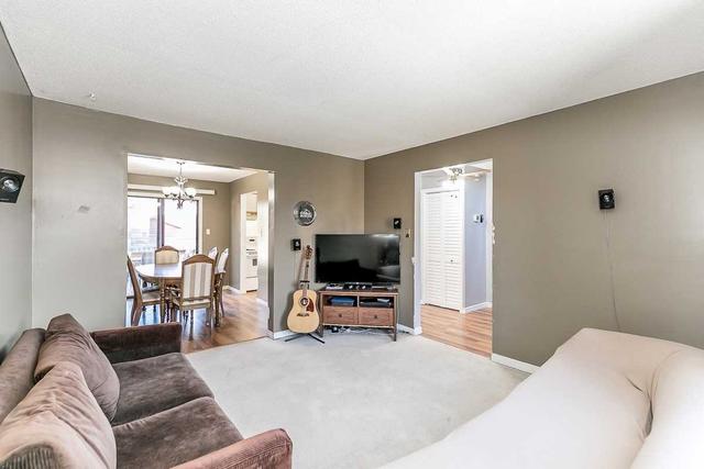 17 Hudson Cres, House semidetached with 3 bedrooms, 2 bathrooms and 4 parking in Bradford West Gwillimbury ON | Image 2