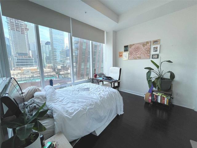1004 - 295 Adelaide St W, Condo with 2 bedrooms, 2 bathrooms and 1 parking in Toronto ON | Image 2
