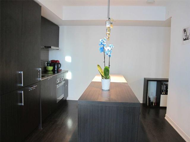2405 - 100 Harbour St, Condo with 1 bedrooms, 1 bathrooms and 0 parking in Toronto ON | Image 6
