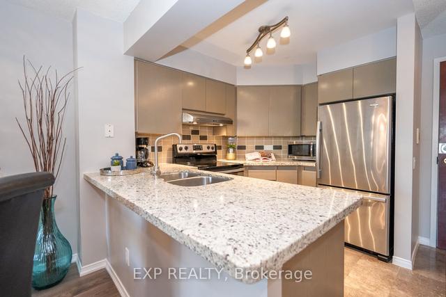 902 - 750 Bay St, Condo with 1 bedrooms, 1 bathrooms and 1 parking in Toronto ON | Image 3