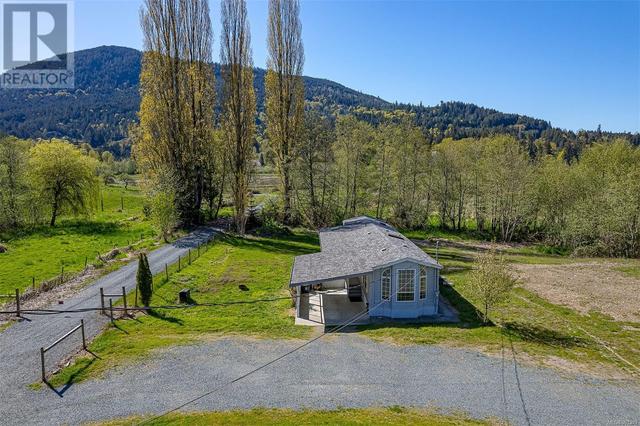 7600 Westholme Rd, House detached with 2 bedrooms, 1 bathrooms and 10 parking in North Cowichan BC | Image 3