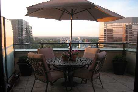 lph08 - 7 Lorraine Dr, Condo with 3 bedrooms, 2 bathrooms and 1 parking in Toronto ON | Image 2