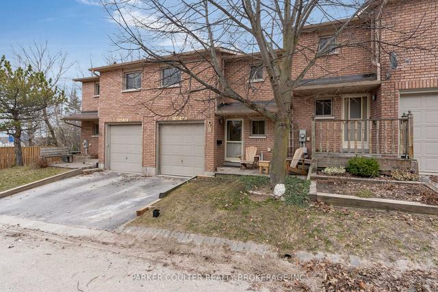 11 Quail Cres, Townhouse with 3 bedrooms, 2 bathrooms and 1 parking in Barrie ON | Image 23
