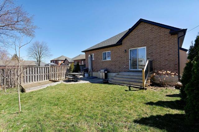 17 Leckie Ave W, House detached with 3 bedrooms, 3 bathrooms and 5 parking in Hamilton ON | Image 27