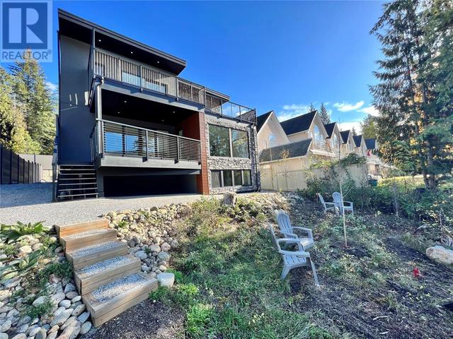 8546 97a Highway, House detached with 5 bedrooms, 3 bathrooms and 5 parking in North Okanagan F BC | Image 3