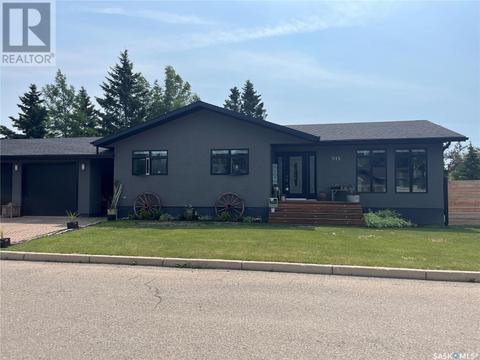 918 Portage Drive, House detached with 4 bedrooms, 2 bathrooms and null parking in Wadena SK | Card Image