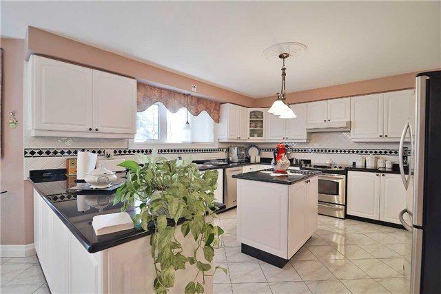 7 Astoria Pl, House detached with 4 bedrooms, 3 bathrooms and 6 parking in Caledon ON | Image 3