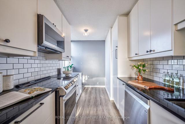 1603 - 205 Hilda Ave, Condo with 3 bedrooms, 2 bathrooms and 1 parking in Toronto ON | Image 5