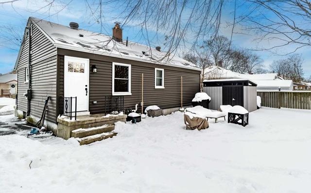 10 Newton St, House detached with 2 bedrooms, 4 bathrooms and 2 parking in Barrie ON | Image 5