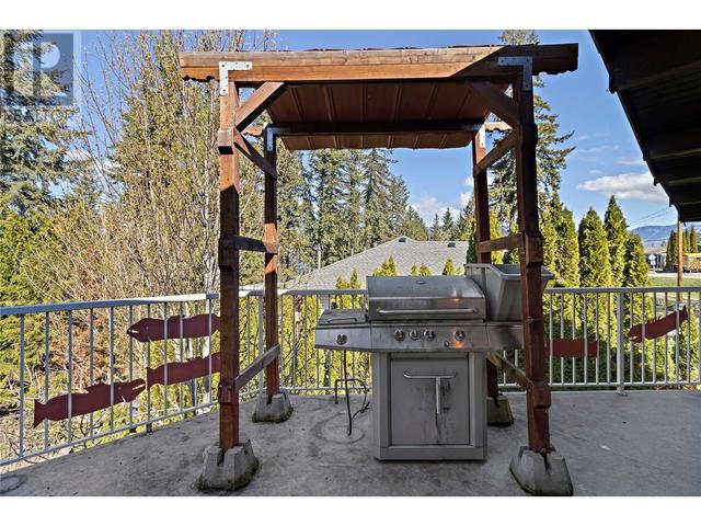 2213 Lakeview Drive, House detached with 2 bedrooms, 2 bathrooms and 2 parking in Columbia Shuswap C BC | Image 23