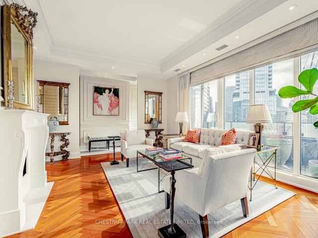 1802 - 88 Davenport Rd, Condo with 2 bedrooms, 2 bathrooms and 1 parking in Toronto ON | Image 3