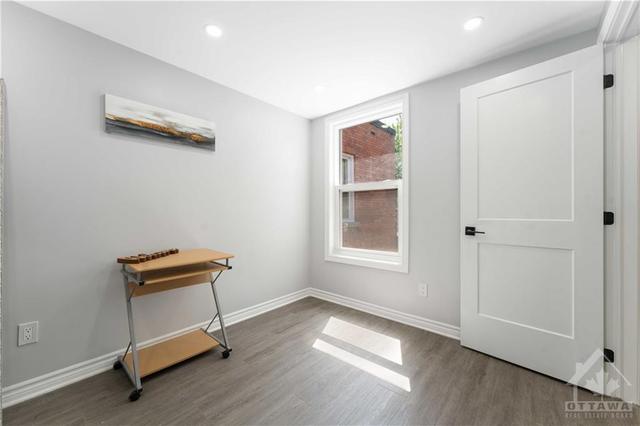 276 Clarence Street, Townhouse with 3 bedrooms, 2 bathrooms and 2 parking in Ottawa ON | Image 18