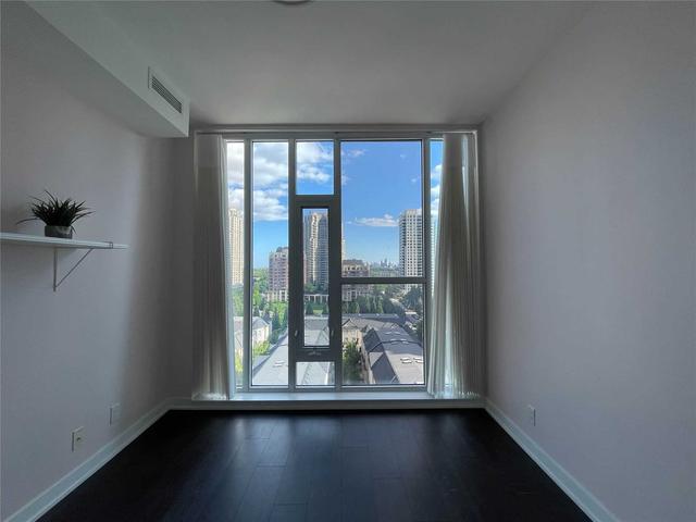 1106 - 28 Avondale Ave, Condo with 1 bedrooms, 1 bathrooms and 1 parking in Toronto ON | Image 5