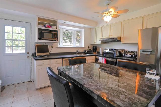 75 Merkley Sq, House detached with 3 bedrooms, 2 bathrooms and 3 parking in Toronto ON | Image 3
