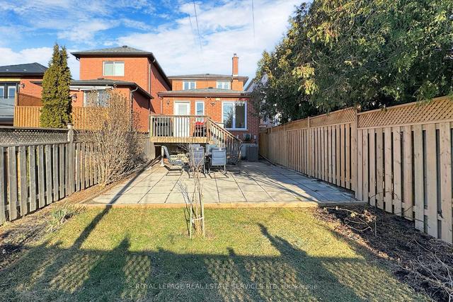 550 Westmount Ave, House detached with 4 bedrooms, 3 bathrooms and 3 parking in Toronto ON | Image 24