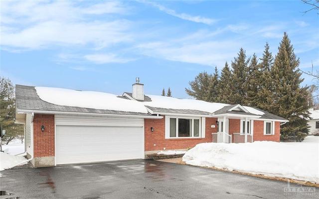121 Cavanagh Drive, House detached with 3 bedrooms, 2 bathrooms and 12 parking in Ottawa ON | Image 1
