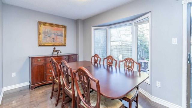 39 Hood Cres, House detached with 3 bedrooms, 3 bathrooms and 4 parking in Brampton ON | Image 2